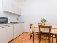 Apartments Jerka Hotels in Sutivan