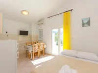 Apartments Sklopina Hotels in Starigrad
