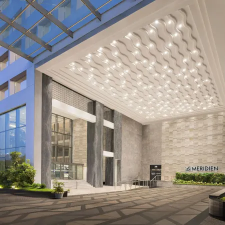 Le Meridien Ahmedabad Отели рядом с достопримечательностью «Торговый центр Alpha One»