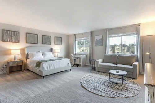 明亮現代！距塔科馬市中心11英里的家庭度假屋(Bright & Modern! Family Home 11 Mi to Dtwn Tacoma)