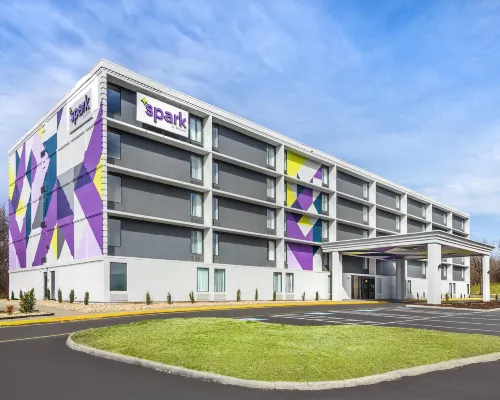 Spark by Hilton Roanoke Airport Hotels in Roanoke