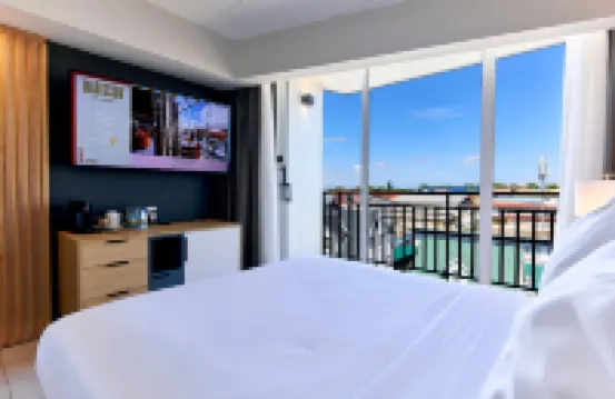 โรงแรม แรดิสัน ปารามาริโบ