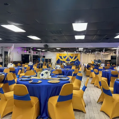R Nite Star Inn and Suites -Home of the Cowboys & Rangers