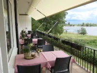 萊茵河畔法爾豪斯飯店-由梅堡飯店管理 沃爾默斯維爾特附近的飯店