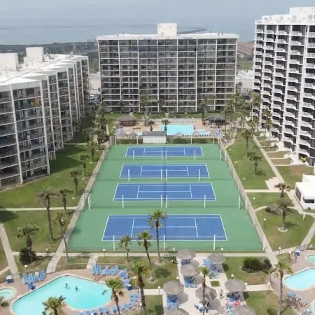 Beachfront Hotspot - New Furnishings - Pool - 1st Floor