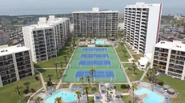 Beachfront Hotspot - New Furnishings - Pool - 1st Floor