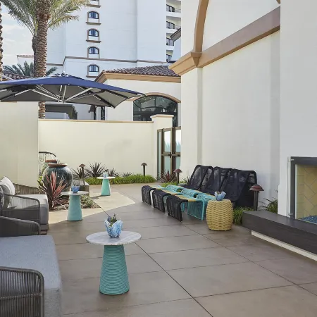 The Waterfront Beach Resort, A Hilton Hotel