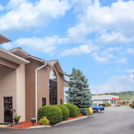 Baymont by Wyndham Pigeon Forge Near Island Drive
