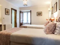 Casa da Azenha Hotels in Cambres