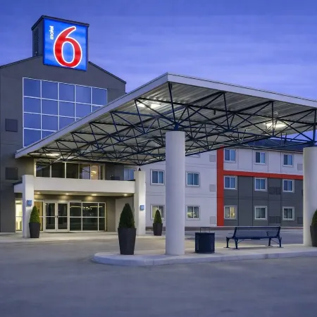 Motel 6 Saskatoon, SK