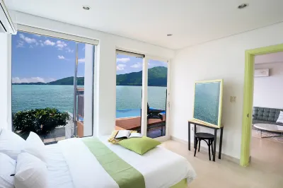 Geoje Black Pearl Marina Resort Hotels near Sinseondae Cliff