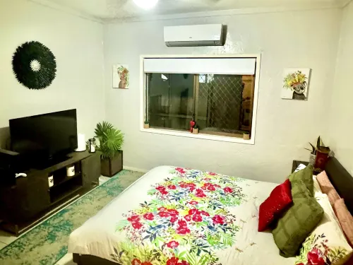 Backpacker Bunks and Queen Pool  Clifton Beach