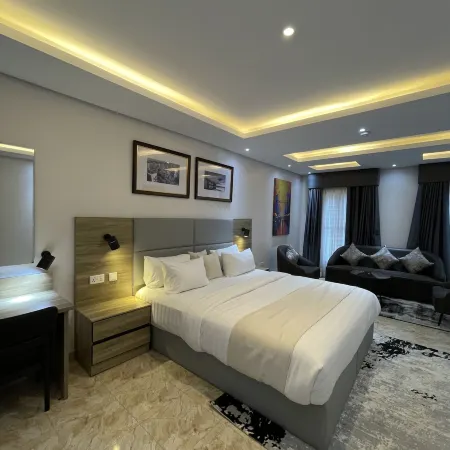 Ringruby Hotel Oladipo Bateye