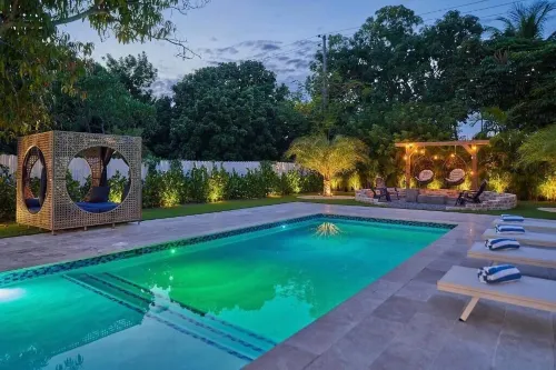 Villa Caicos Fire Pit Pool