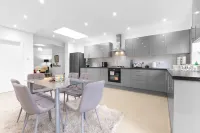 Spacious 4 Bed Semi-Detached Hse