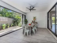 Longboard Coastal Retreat