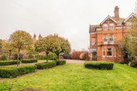 Beautiful 5 Bedroom Home in Evesham Hotels in 