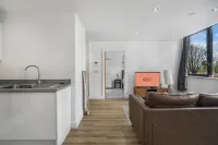 GuestReady - Chic Urban Retreat in Old Trafford