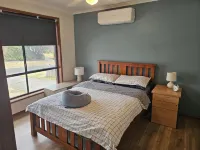 Charming 3-Bedroom House in Meadow Heights - Perfect Family Retreat - บังกะโล