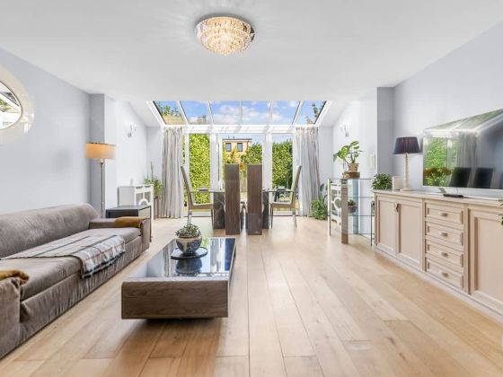 3-Bed Greenhithe Retreat Garden Near Bluewater