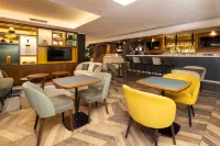 Holiday Inn NAPLES by IHG - ที่มีบาร์
