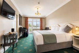 Lakeside Manor Hotel