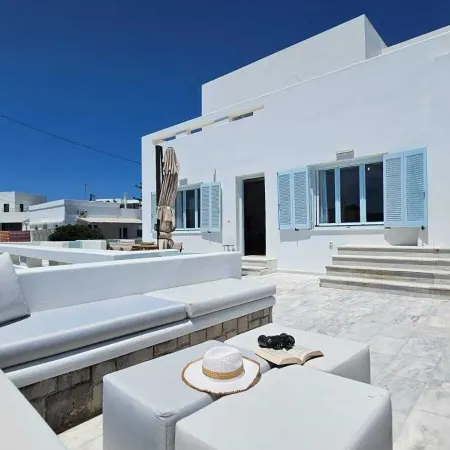 Milos AquaBliss Beachfront Villas Отели рядом с достопримечательностью «Пляж Поллония»