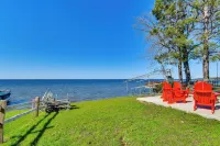 Houghton Lake Getaway: Dock, Foosball & Yard! - Wifi