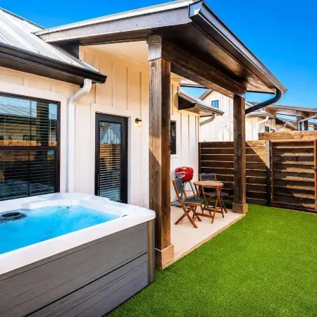 Ethel's Digs with Hot Tub