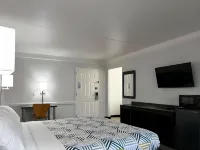 Motel 6 Hazelwood, MO - parking