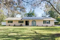 5 Mi to Silver Springs State Pk: Gem w/ Game Room!