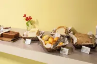 Tri Hotel Smart Santa Maria - sarapan