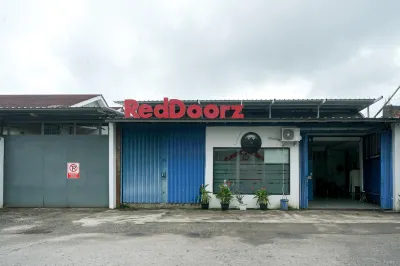 RedDoorz @ Jalan Otista Karawang Các khách sạn ở Karawang
