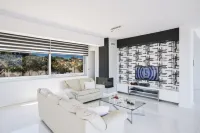 KO1 with Breathtaking Sea Views - 2-Star