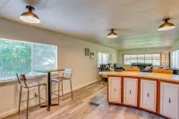 Stunning View! Peaceful Family Home w/ Yard in Roy - Homestays