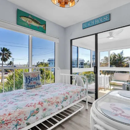 Sandy Cheeks & Barefeet, Gorgeous Interior Gulf Beach Place, Pool, on Beach Side