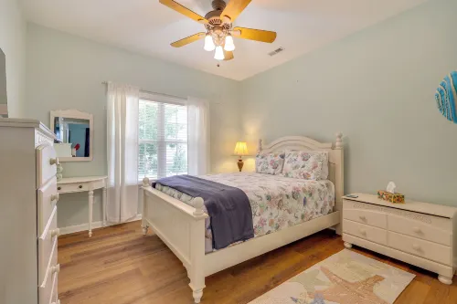 Golf Cart, Bikes, Easy Beach Days! Oak Island - Boutique