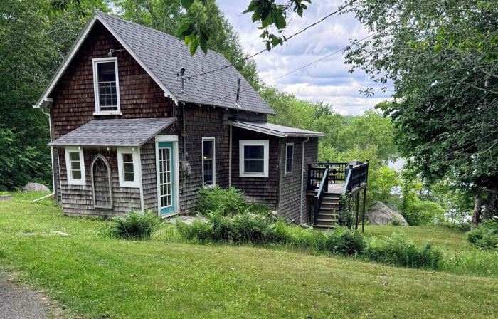 Adorable private cottage with lake views and access.