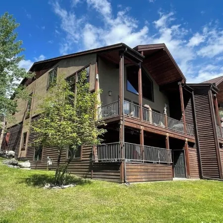 Weekly Discounts! Whitefish Mountain Ski Resort ski in ski out, Luxury Townhouse