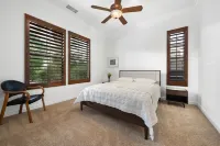 Luxury Villa w/ Mountain Views, Pool & Spa Retreat - 2 stjerner