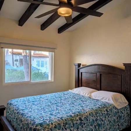 Cozy condo 2 minutes from the beach at a tennis resort gated community