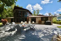 Homosassa River Retreat with Pool, Dock, Fire Pit & Water Sports - 4-Star