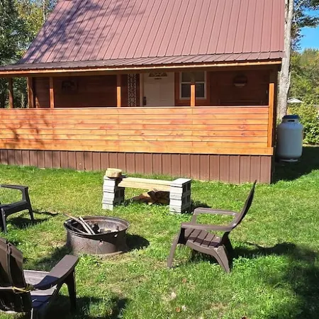 Cozy cabin located in Brasher Falls, NY. Pet friendly!