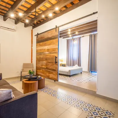Casa Las Ruinas by Stay with Bear Hotels near National Gallery