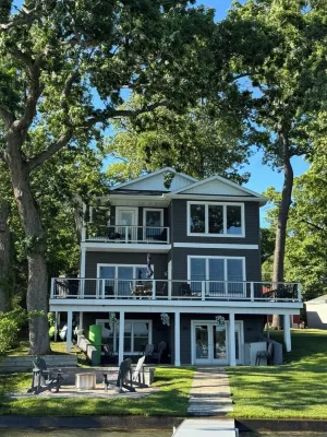 2024 Luxury Lakefront Escape I Dock/Fire Pit I Sunsets I Magician Lk I Sleeps 14 - 4-Star