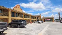 Deluxe Inn By Capital O Odessa I-20 - parking