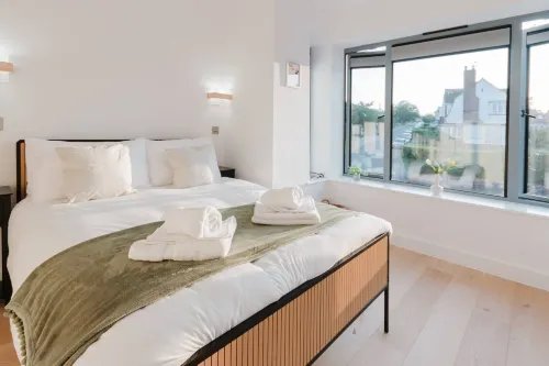 Seaview 2 Bed Retreat Balcony FT3 by Adliv - 4-Star