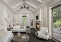 Farmhouse Inn - Parking