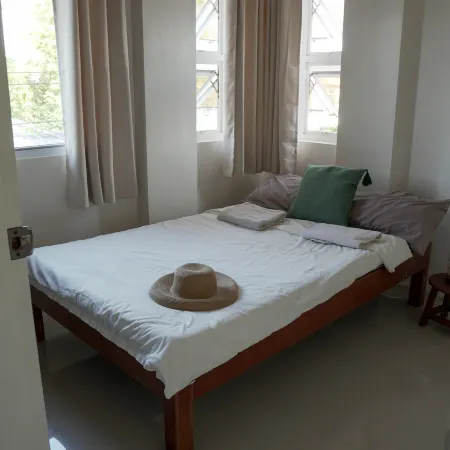 2BR Simple Budget Homestay, beach, parking, Wi-Fi