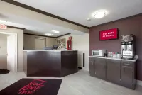 Red Roof Inn Dayton - Huber Heights - parking